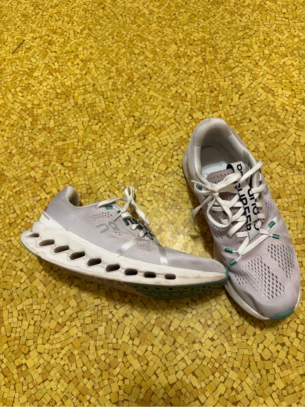 On Cloud Running Women’s Cloud Surfer size 9